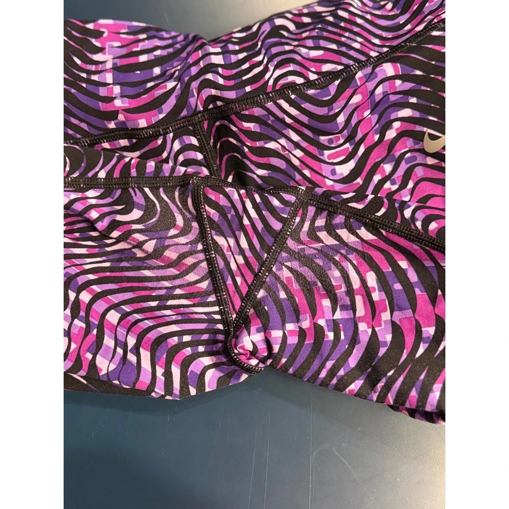 Nike Running Dri-FIT‎ Athletic Leggings Purple Abstract Print Cropped Womens M